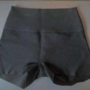 SKIMS KNIT BEACHWEAR MID WAIST SHORT